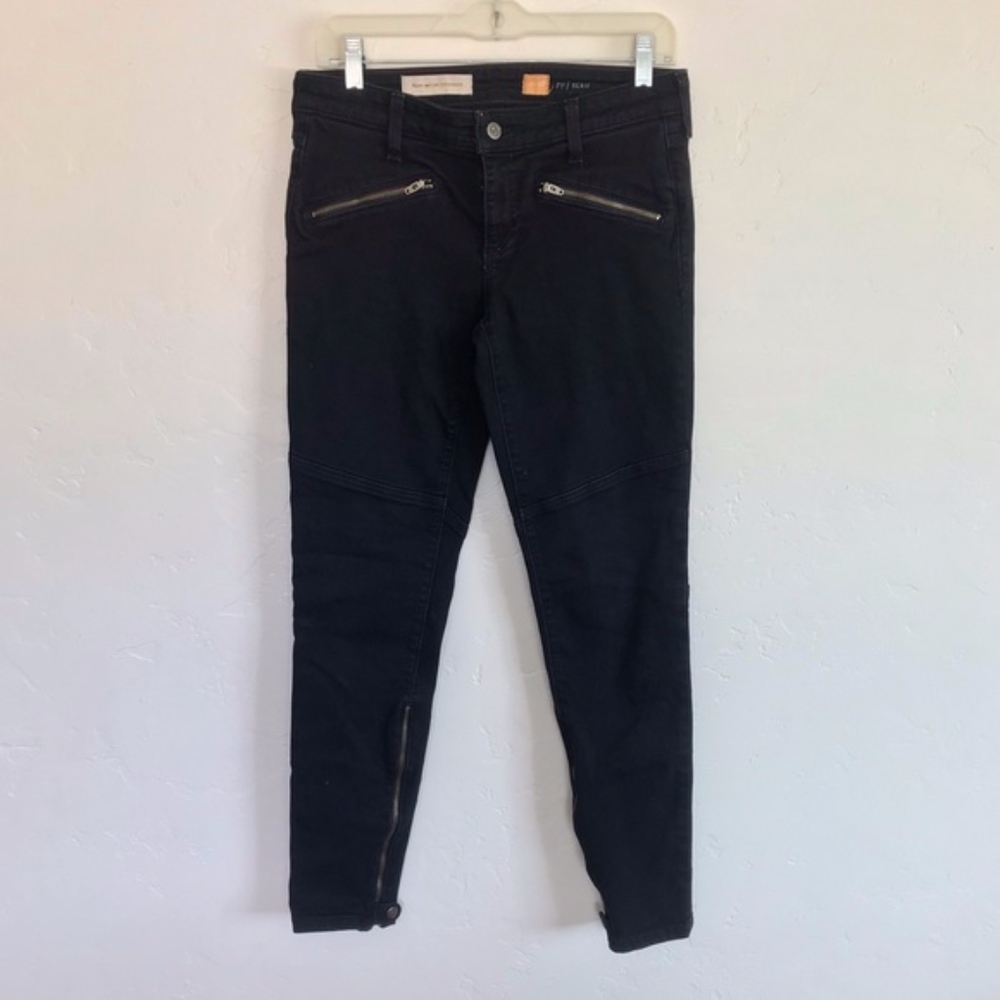 Anthro Pilcro & The Letterpress Black Serif Zippered Skinny Jeans Size 28
